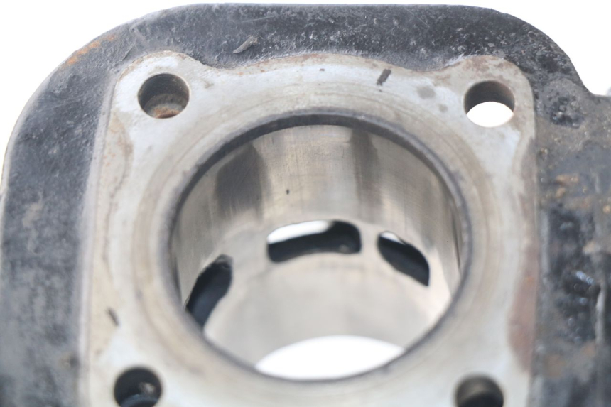 photo de CYLINDRE PISTON YAMAHA BW'S 50 (1999 - 2003) - Gros plan technique