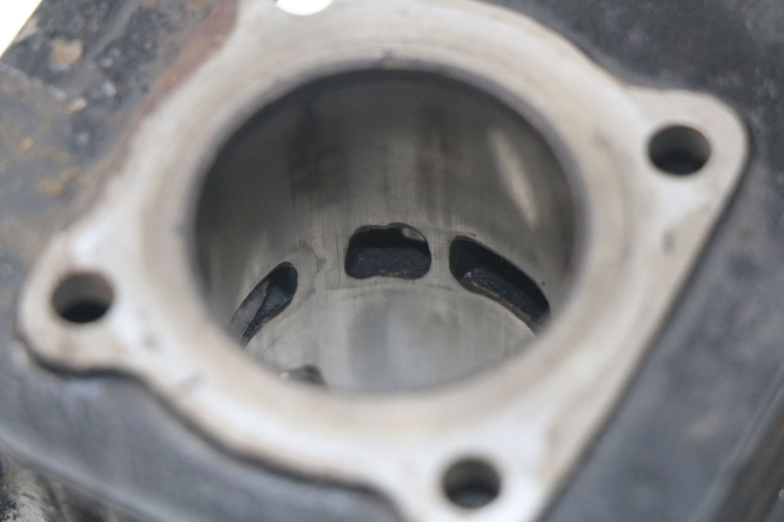 photo de CYLINDRE PISTON YAMAHA BW'S 50 (1999 - 2003) - Points de fixation