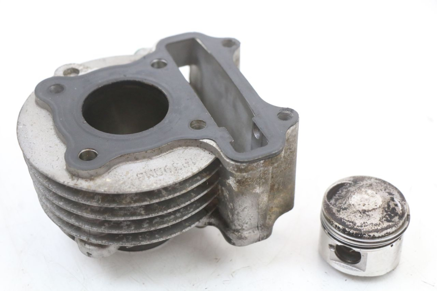 photo de Cylinder Piston EUROCKA R8 4T 50 (2013 - 2022)