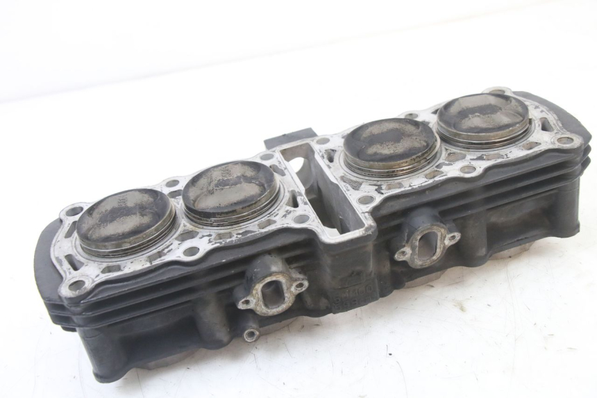 photo de CYLINDRE PISTON YAMAHA FZS FAZER 600 (2001 - 2003) - Gros plan technique