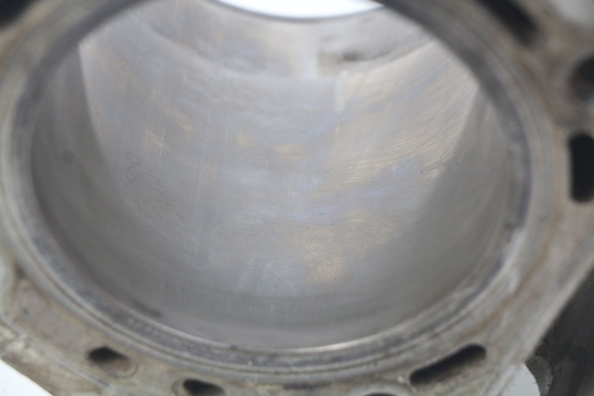 photo de CYLINDRE PISTON PEUGEOT GEOPOLIS 400 (2007 - 2013) - Gros plan technique