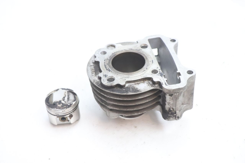photo de CYLINDRE PISTON PEUGEOT KISBEE 4T 50 (2010 - 2017) - Autre angle de vue