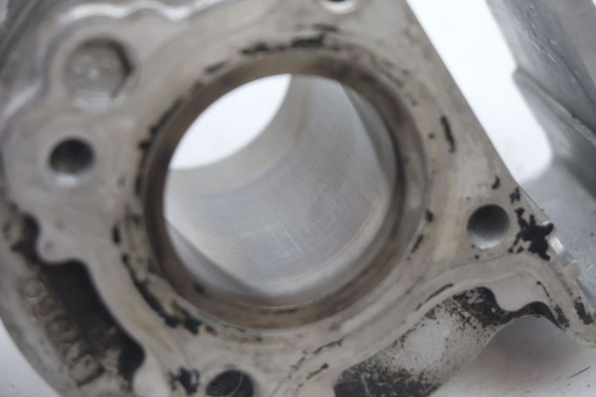 photo de CYLINDRE PISTON PEUGEOT KISBEE 4T 50 (2010 - 2017) - Points de fixation