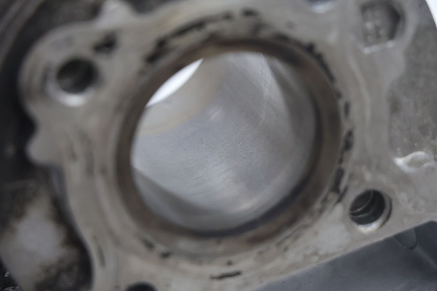 photo de CYLINDRE PISTON PEUGEOT KISBEE 4T 50 (2010 - 2017) - État de surface