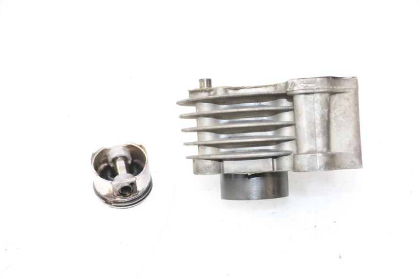 photo de CYLINDRE PISTON PEUGEOT KISBEE 4T 50 (2010 - 2017) - Vue rapprochée