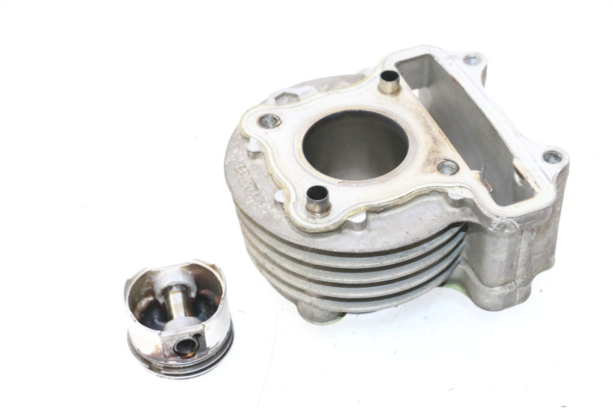 photo de CYLINDRE PISTON PEUGEOT KISBEE 4T 50 (2010 - 2017) - État de surface