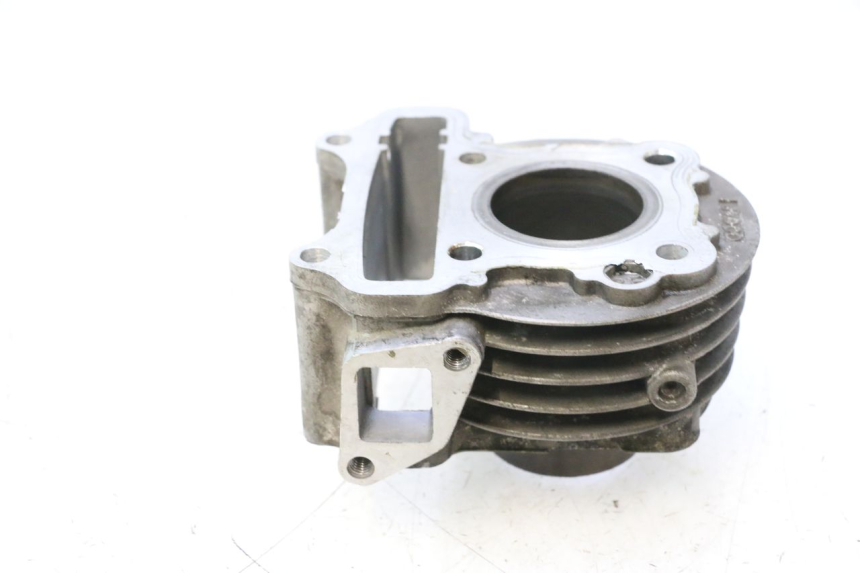 photo de CYLINDRE PISTON PEUGEOT KISBEE 4T 50 (2018 - 2022) - Gros plan technique
