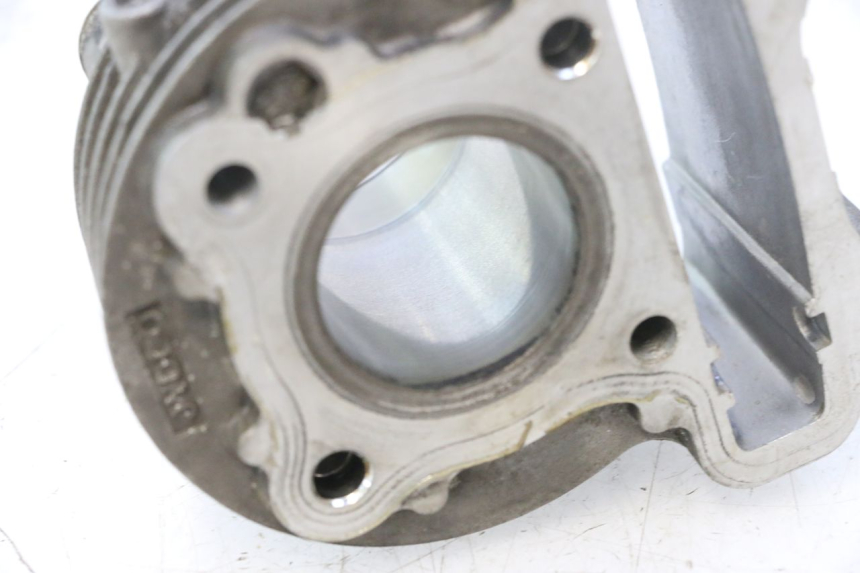 photo de CYLINDRE PISTON PEUGEOT KISBEE 4T 50 (2018 - 2022) - Points de fixation