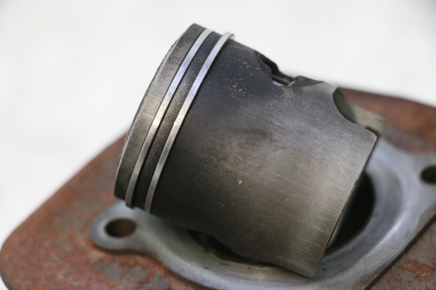 photo de CYLINDRE PISTON PEUGEOT LUDIX 50 (2005 - 2007) - Angle alternatif