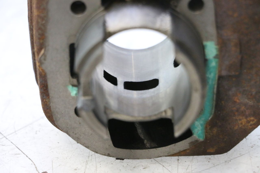 photo de CYLINDRE PISTON PEUGEOT LUDIX 50 (2005 - 2007) - Autre angle de vue