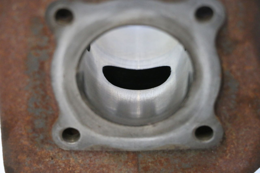 photo de CYLINDRE PISTON PEUGEOT LUDIX 50 (2005 - 2007) - Gros plan technique