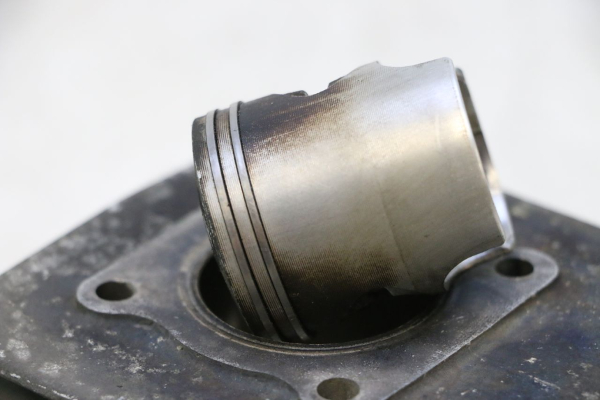 photo de CYLINDRE PISTON PEUGEOT LUDIX ONE 14P 50 (2004 - 2013) - Focus structure
