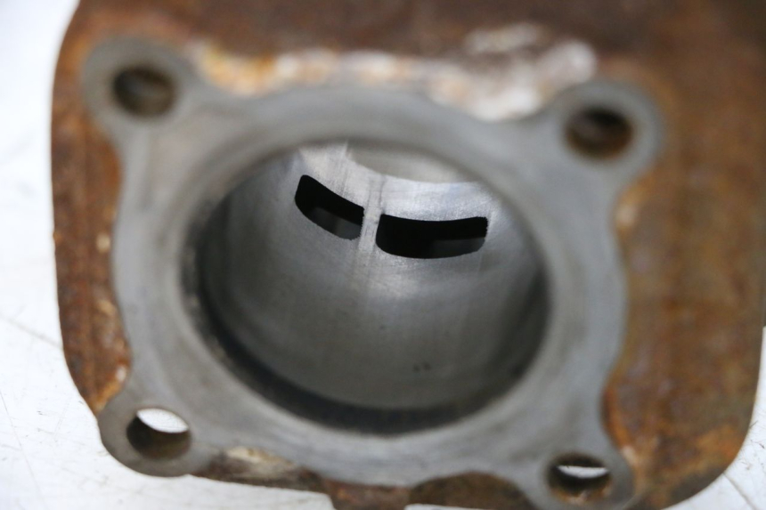 photo de CYLINDRE PISTON YAMAHA NEO'S NEOS 2T 50 (1998 - 2007) - Gros plan technique