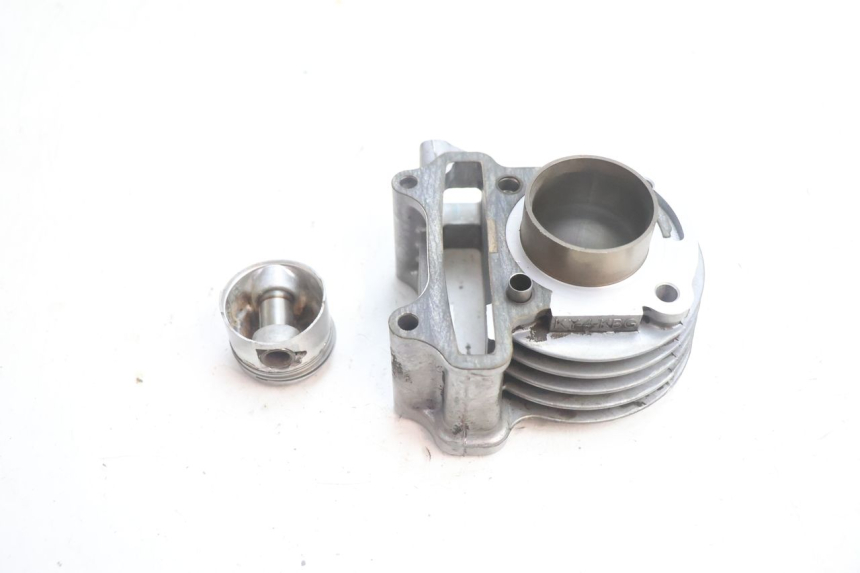 photo de CYLINDRE PISTON KYMCO LIKE 4T 50 (2019 - 2025) - Autre angle de vue
