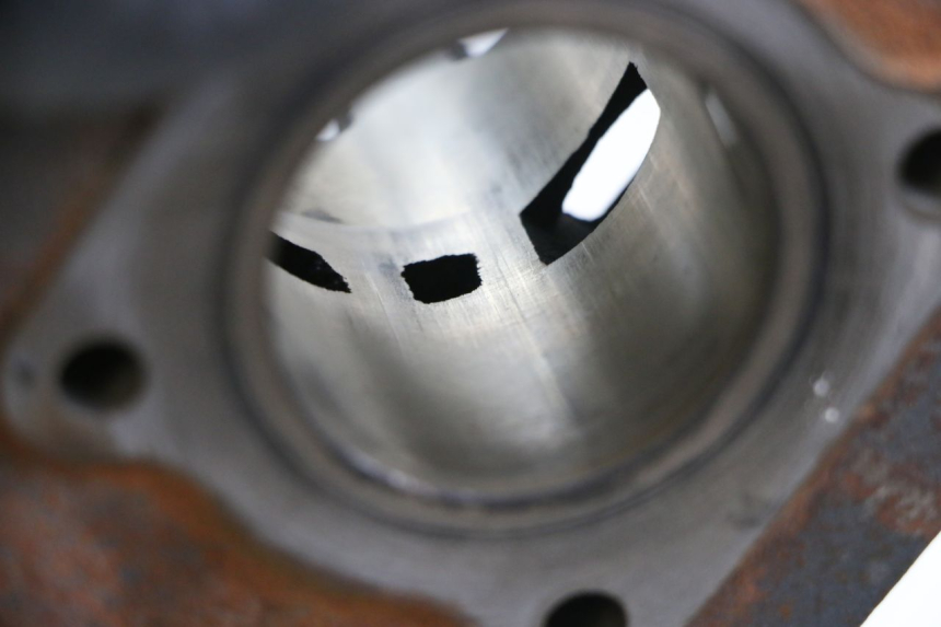 photo de CYLINDRE PISTON PEUGEOT KISBEE 2T 50 (2010 - 2017)