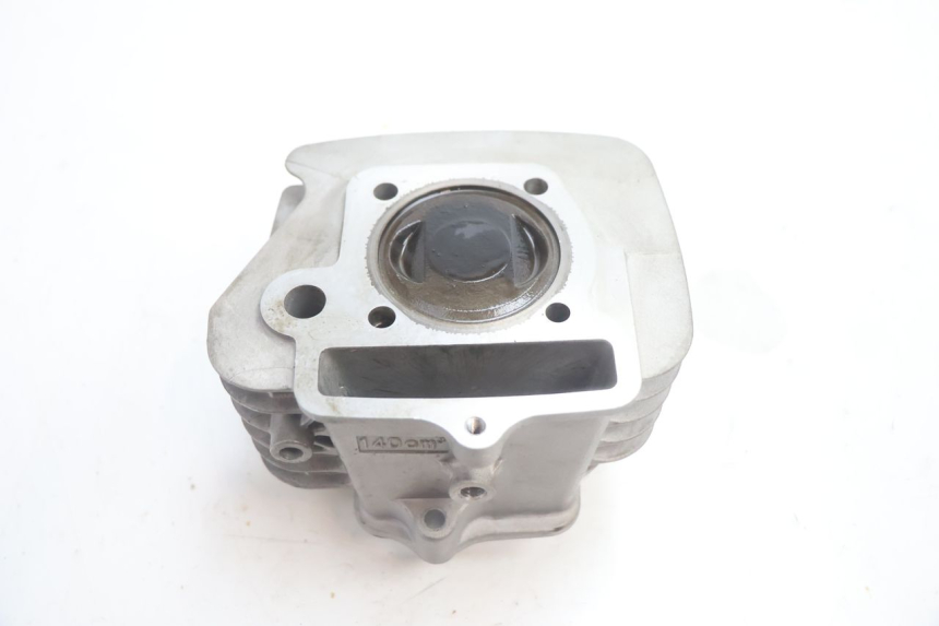 photo de CYLINDRE PISTON APOLLO RFZ 140 - Gros plan technique
