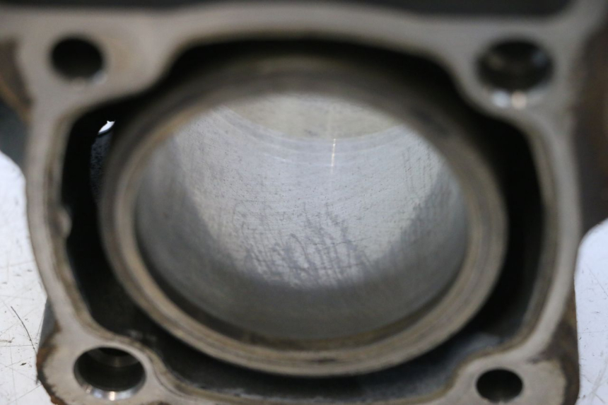 photo de CYLINDRE PISTON PEUGEOT SATELIS 125 (2006 - 2009) - Points de fixation
