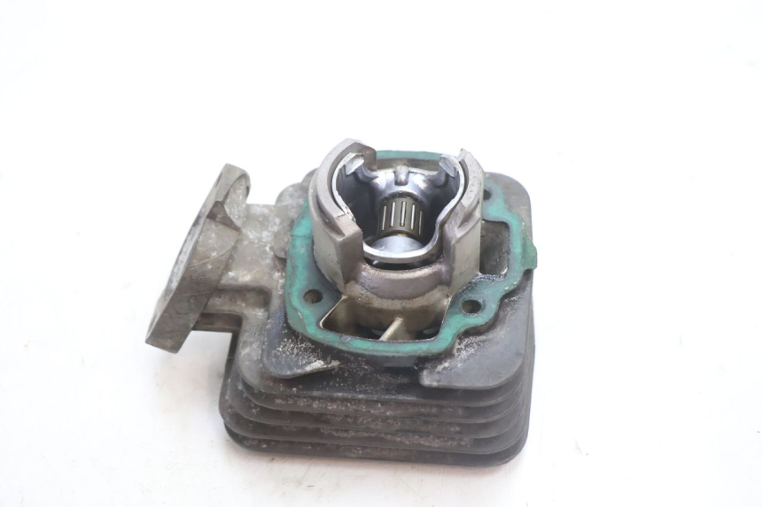 photo de CYLINDRE PISTON PEUGEOT SPEEDFIGHT 2 AC 50 (2000 - 2009) - Gros plan technique