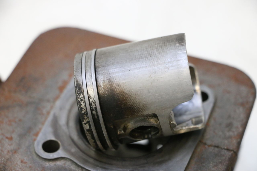 photo de CYLINDRE PISTON PEUGEOT SPEEDFIGHT 2 AC 50 (2000 - 2009) - Angle alternatif