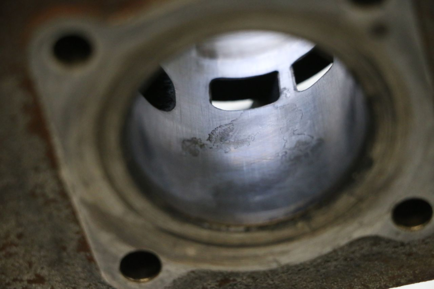 photo de CYLINDRE PISTON PEUGEOT SPEEDFIGHT 2 AC 50 (2000 - 2009) - Autre angle de vue