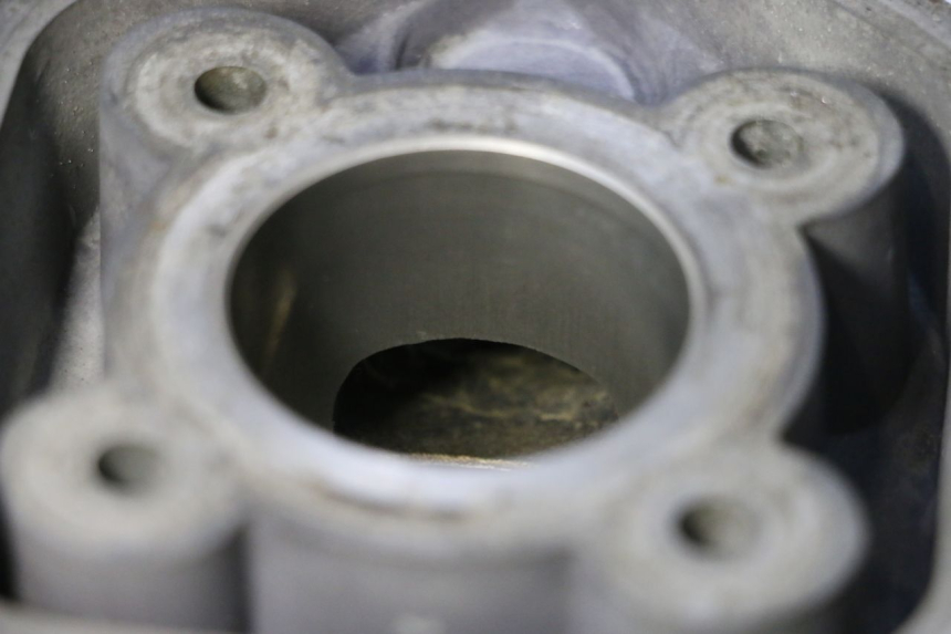 photo de CYLINDRE PISTON PEUGEOT SPEEDFIGHT LC 50 (1996 - 2002) - Gros plan technique