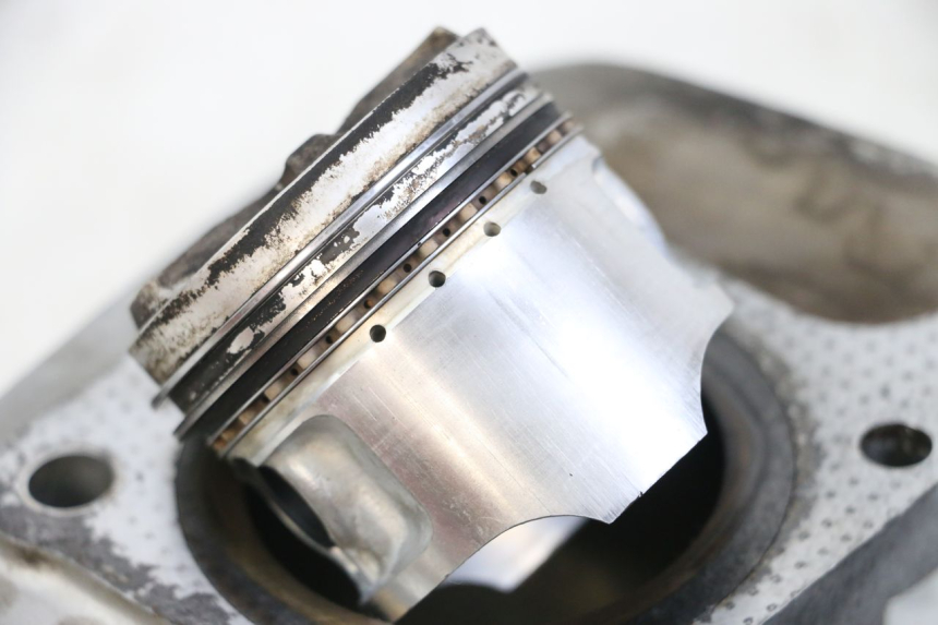 photo de CYLINDRE PISTON SUZUKI GSX E 250 (1982 - 1983)