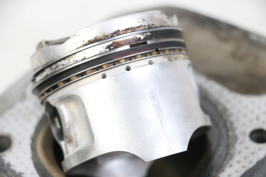 photo de CYLINDRE PISTON SUZUKI GSX E 250 (1982 - 1983)