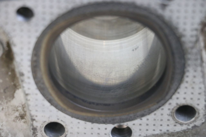 photo de CYLINDRE PISTON SUZUKI GSX E 250 (1982 - 1983)