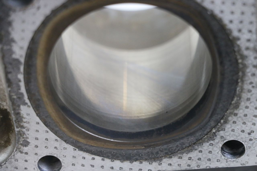 photo de CYLINDRE PISTON SUZUKI GSX E 250 (1982 - 1983)