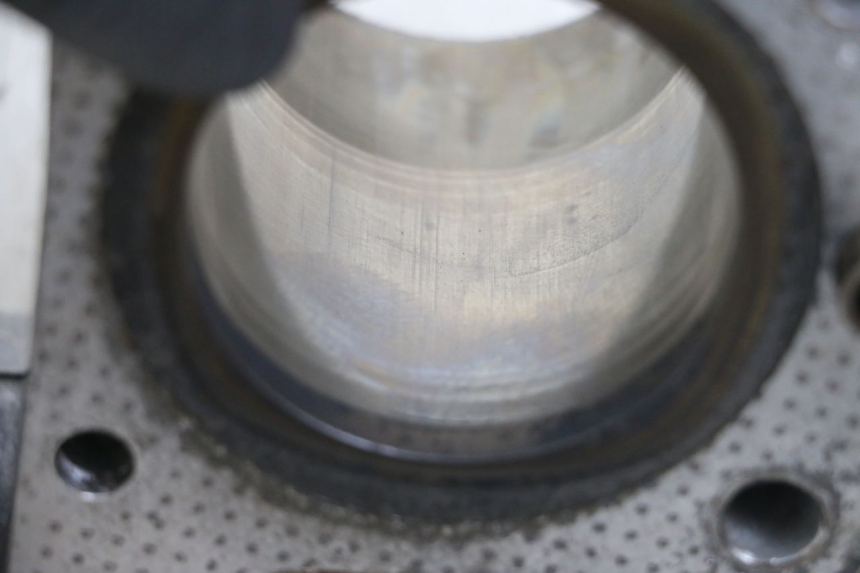 photo de CYLINDRE PISTON SUZUKI GSX E 250 (1982 - 1983)