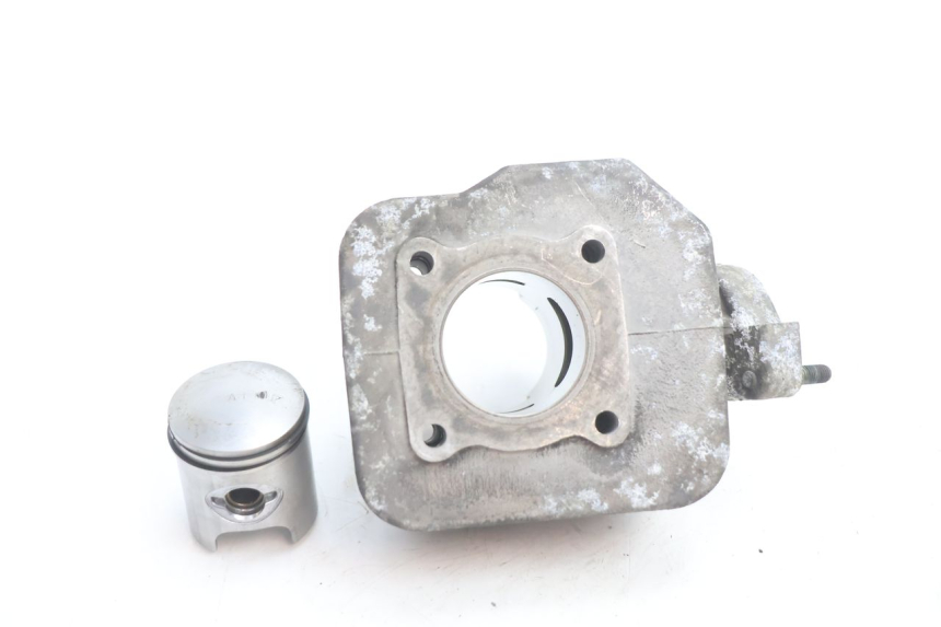 photo de CYLINDRE PISTON PEUGEOT TREKKER 50 (1995 - 2004) - Zoom état d’usage