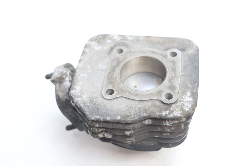 photo de CYLINDRE PISTON PEUGEOT TREKKER 50 (1995 - 2004) - Gros plan technique
