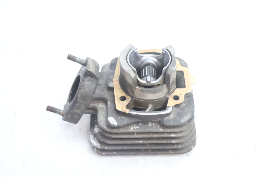 photo de CYLINDRE PISTON PEUGEOT TREKKER 50 (1995 - 2004) - Autre angle de vue