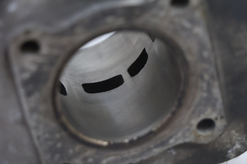 photo de CYLINDRE PISTON PEUGEOT TREKKER 50 (1995 - 2004) - État de surface