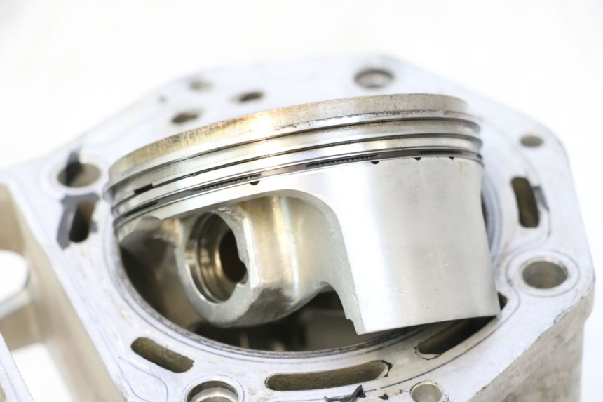 photo de CYLINDRE PISTON BOOM TRIKE FUN 500 (2004 - 2010) - Vue rapprochée