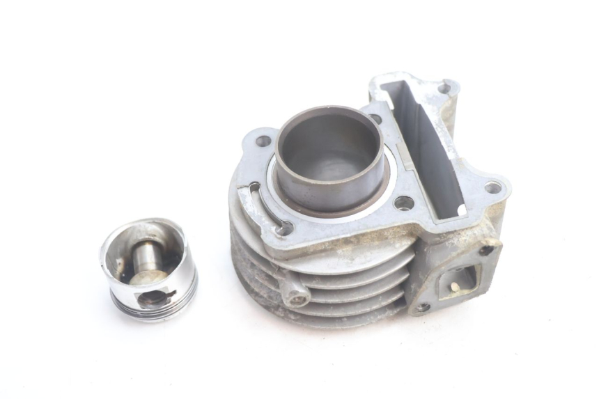 photo de CYLINDRE PISTON PEUGEOT V-CLIC VCLIC 50 (2007 - 2013) - Autre angle de vue