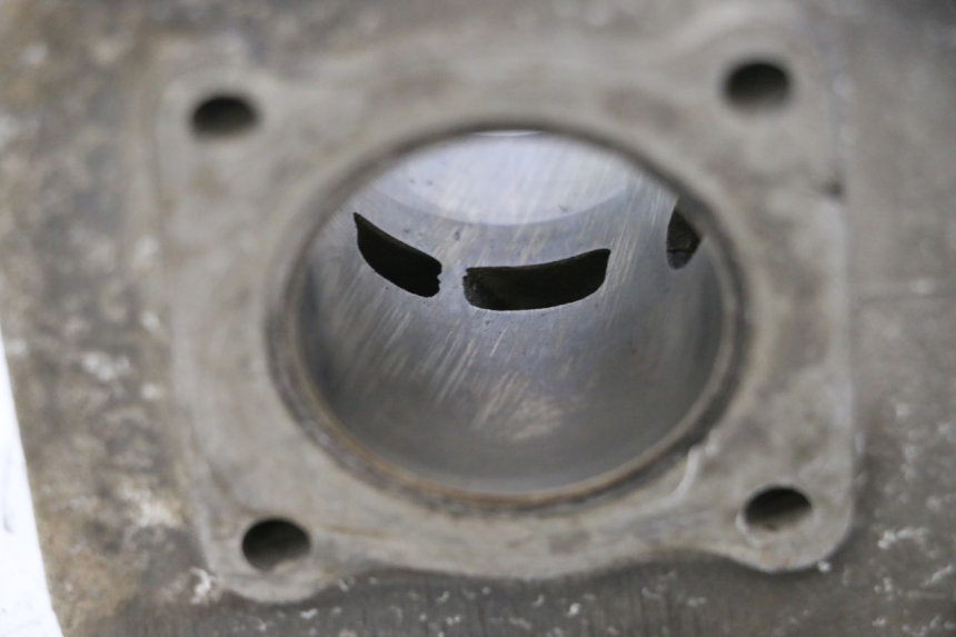 photo de CYLINDRE PISTON PEUGEOT VIVACITY 50 (1998 - 2003) - État de surface