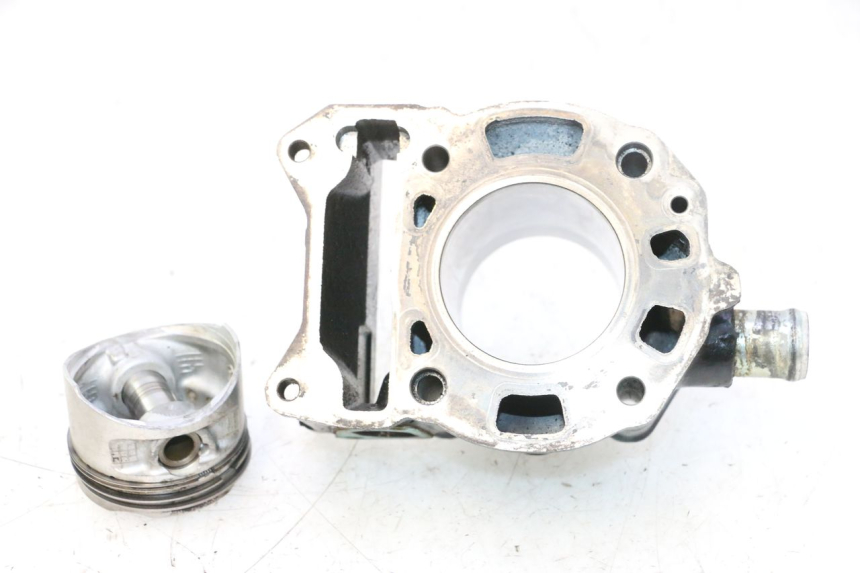 photo de CYLINDRE PISTON PIAGGIO X9 EVOLUTION 125 (2003 - 2007) - Gros plan technique