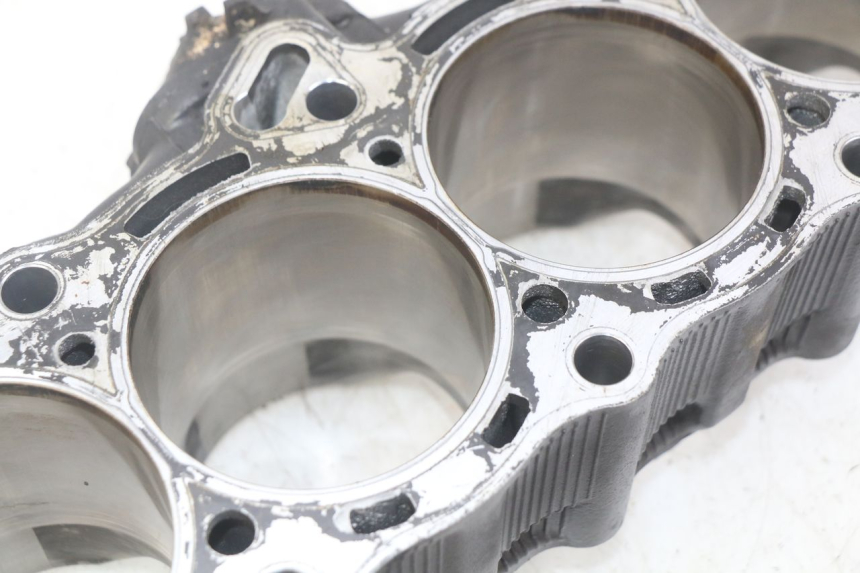 photo de CYLINDRE PISTON YAMAHA YZF R1 1000 (2007 - 2008) - Vue rapprochée