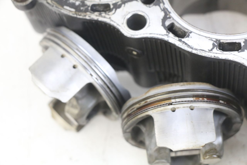 photo de CYLINDRE PISTON YAMAHA YZF R1 1000 (2007 - 2008) - Autre angle de vue