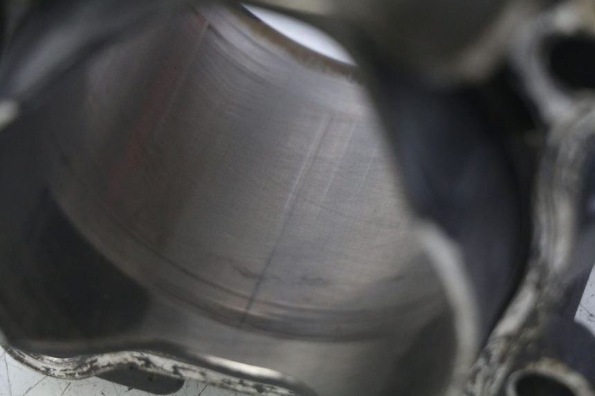 photo de CYLINDRE PISTON YAMAHA YZF R1 1000 (2007 - 2008) - Autre angle de vue