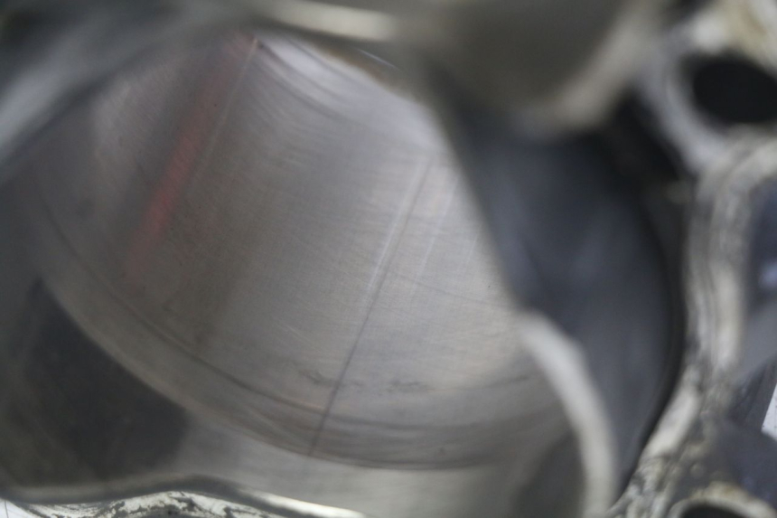 photo de CYLINDRE PISTON YAMAHA YZF R1 1000 (2007 - 2008) - Gros plan technique
