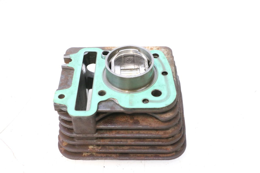 photo de CYLINDRE PISTON PIAGGIO ZIP 4T 50 (2018 - 2020) - Gros plan technique