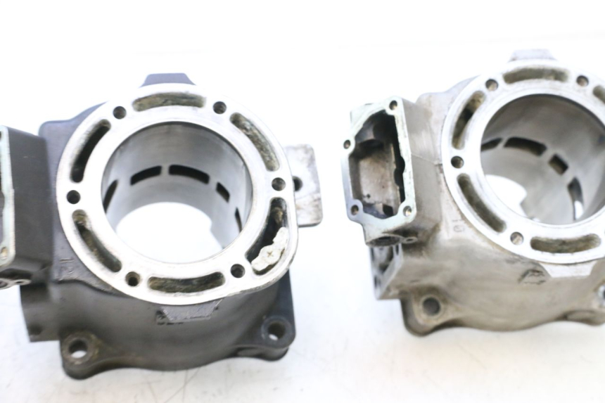 photo de CYLINDRE YAMAHA WAVE RUNNER GP R 1200 (2000 - 2003) - Zoom qualité