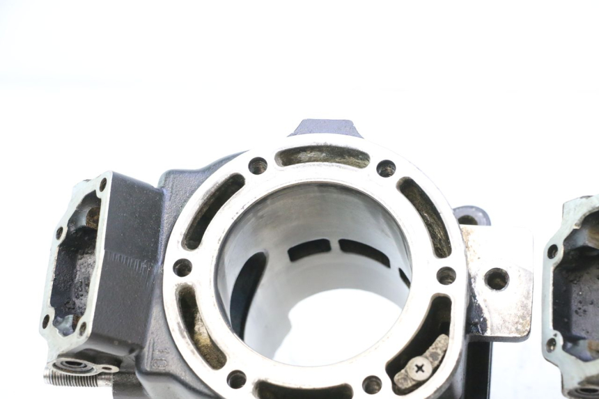 photo de CYLINDRE YAMAHA WAVE RUNNER GP R 1200 (2000 - 2003) - Aperçu profil
