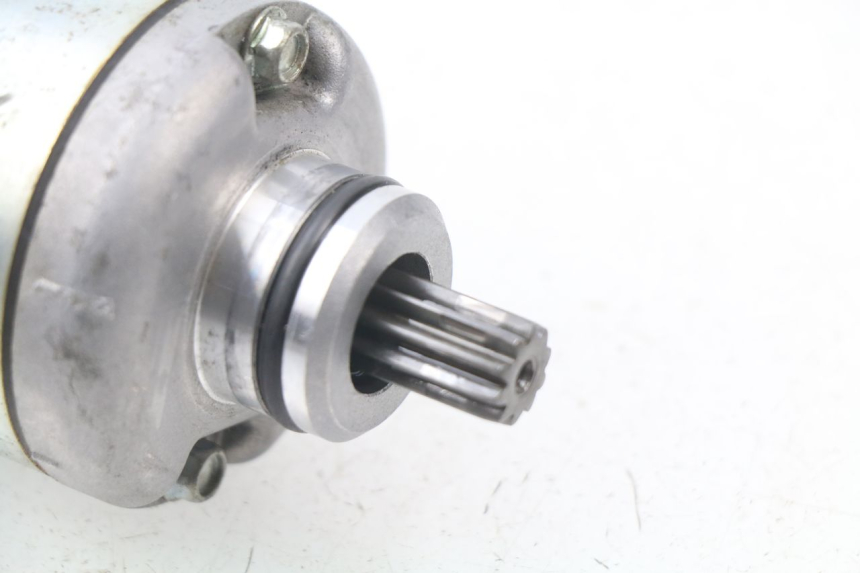 photo de DEMARREUR HONDA CBR RR FIREBLADE 1000 (2006 - 2007) - Gros plan technique