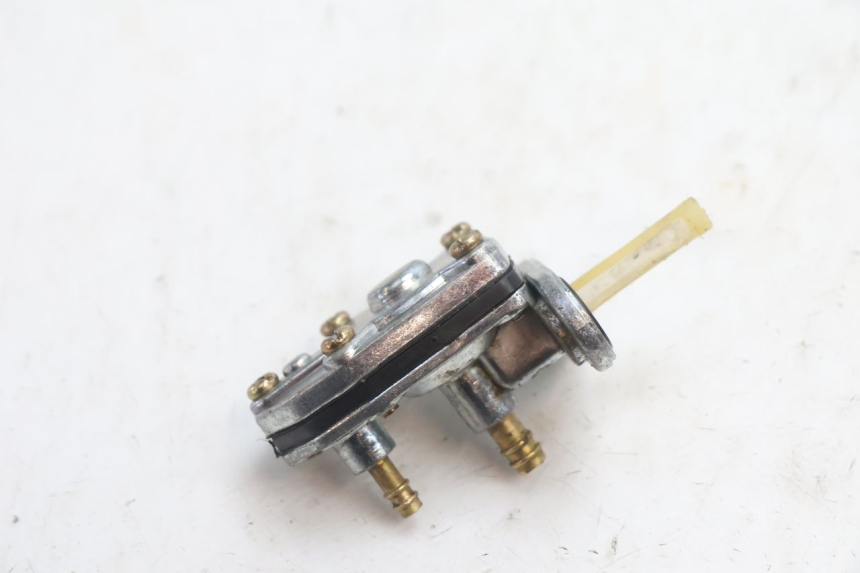 photo de DEPRESSION RESERVOIR MBK BOOSTER SPIRIT 50 (1999 - 2003) - Autre angle de vue