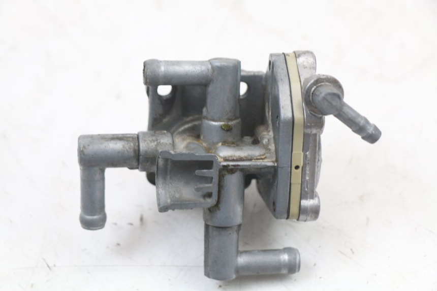 photo de DEPRESSION RESERVOIR SUZUKI GS F 500 (2004 - 2007) - Gros plan technique