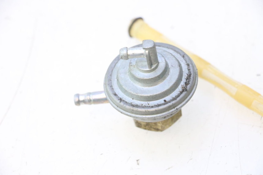 photo de DEPRESSION RESERVOIR HONDA SCV LEAD 100 (2003 - 2007) - Autre angle de vue