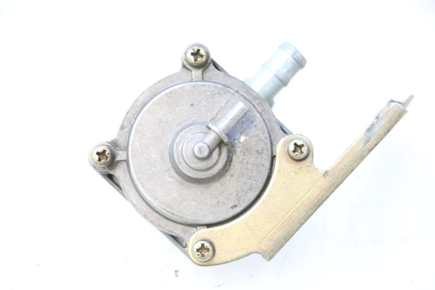 photo de DEPRESSION RESERVOIR HONDA ST PAN EUROPEAN 1100 (1990 - 2002) - Gros plan technique